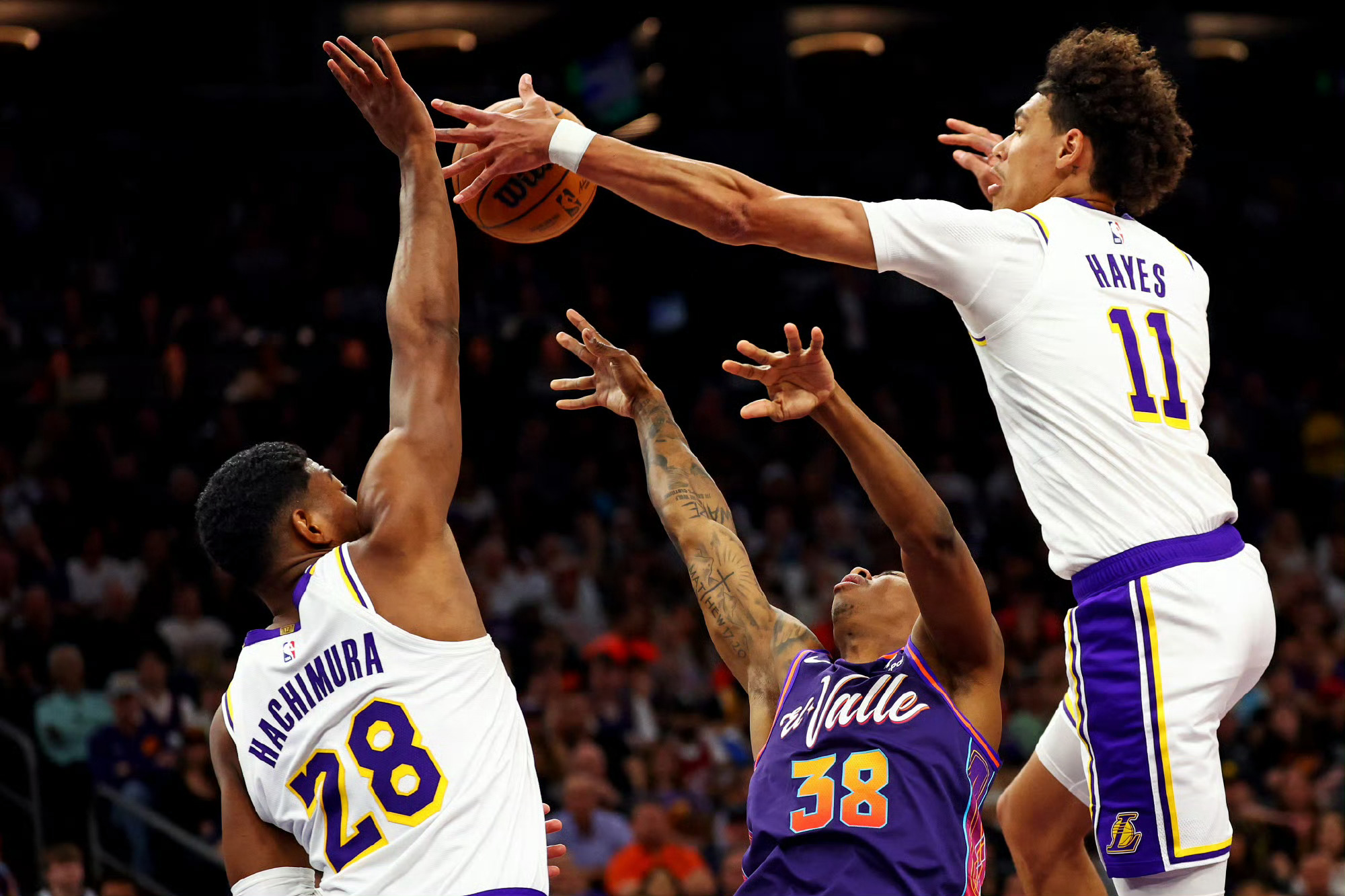 湖人明天客场打太阳，此前三次做客菲尼克斯，湖人都没赢，三连败。2024.11.2