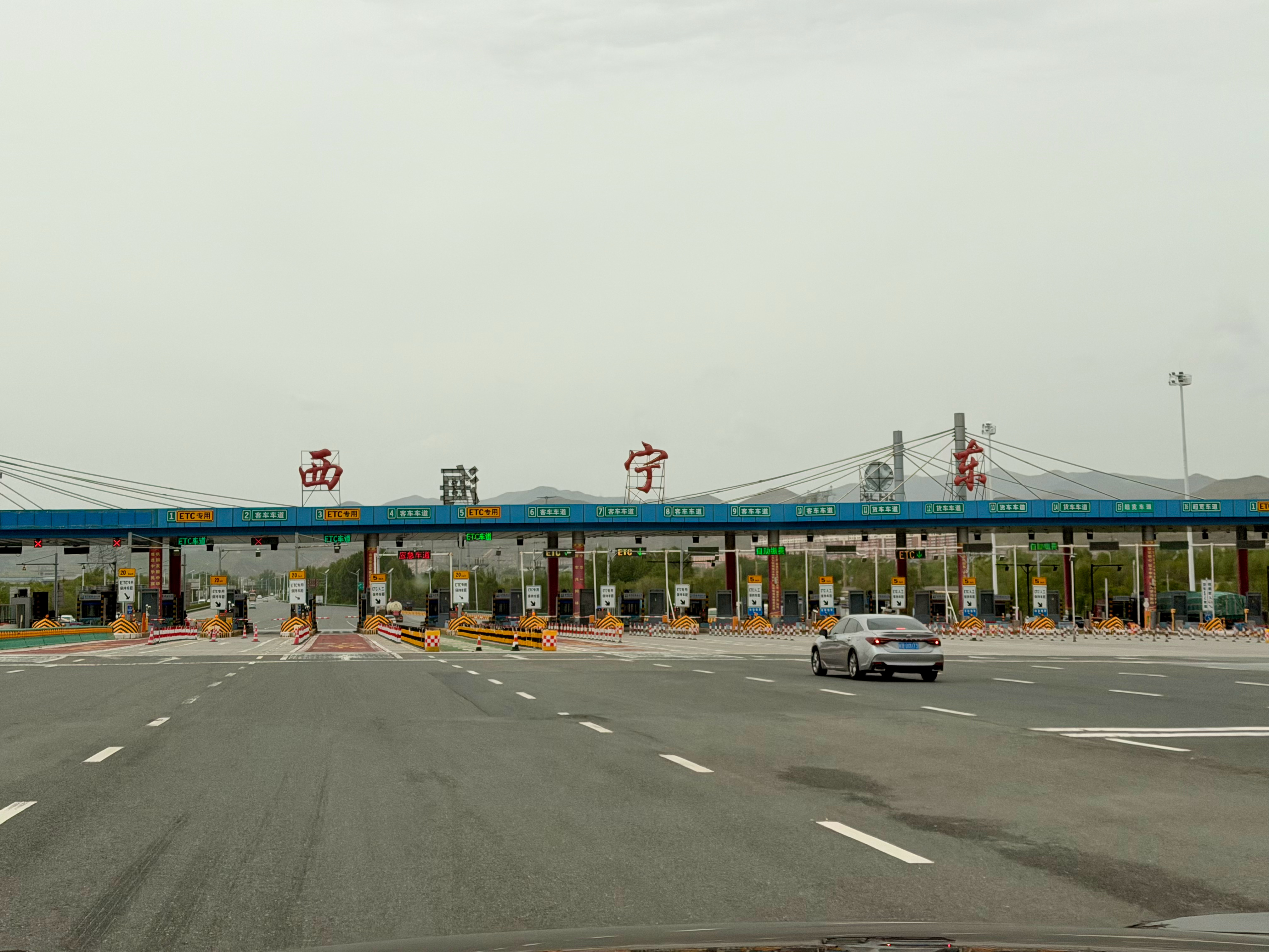 又来青海了，这次到青海湖散散心。同时测一台双电机四驱，实测800km续航的纯电车