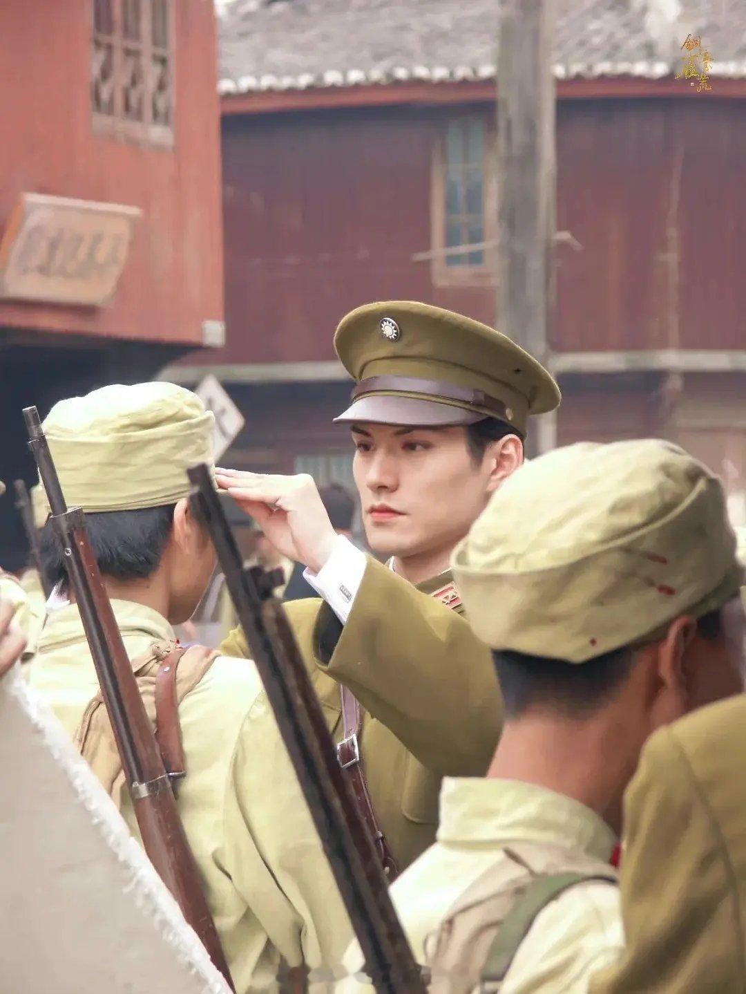 严宽的脸和气质真的很绝啊 ​​​