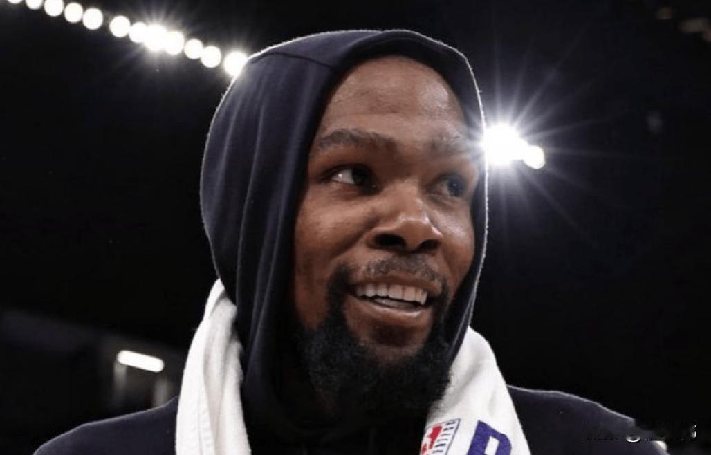 来自小老弟的绝对认可！阿门谈老大哥杜兰特：

“这里的每个人。”

“对于KD只