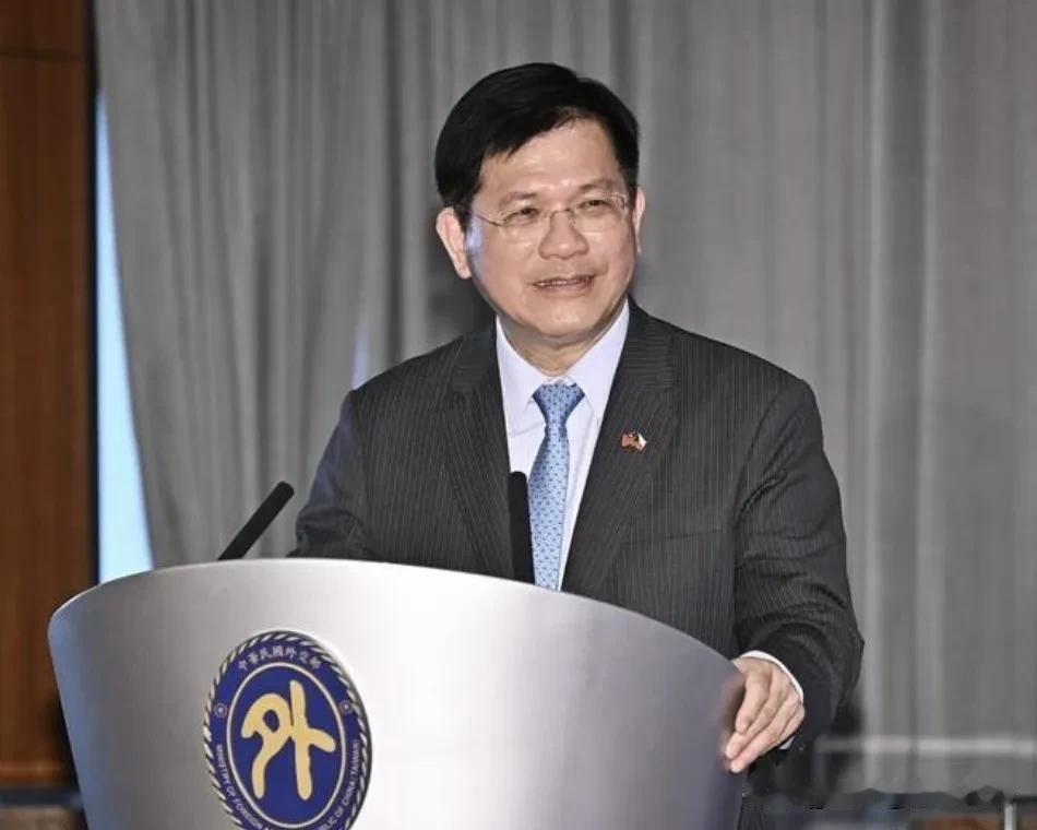 立场临时调转！赖清德当局突然改口强调南海主权，选举算计藏不住
 
赖清德当局的南