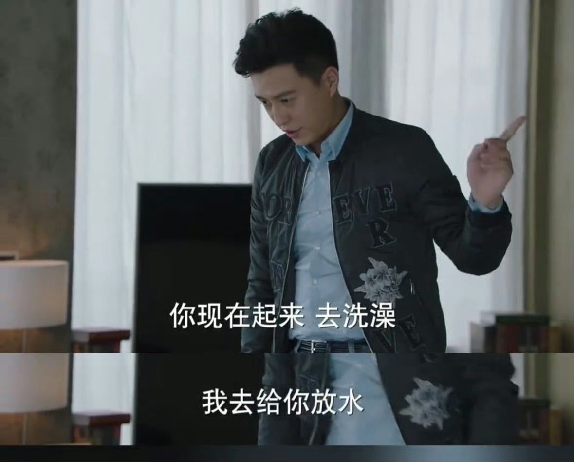 罗子君怎么到哪里都有仆人走到哪都有人贴心帮忙，罗子君就是如此命好[爱你] 贺涵也