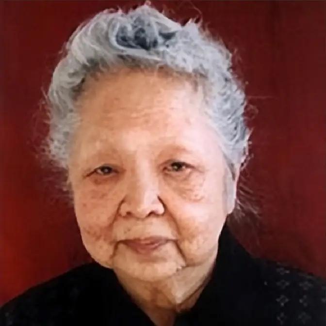 美国海关突然宣布了在1957年旧金山没收一名中国女性旅客携带的6800美元旅行支