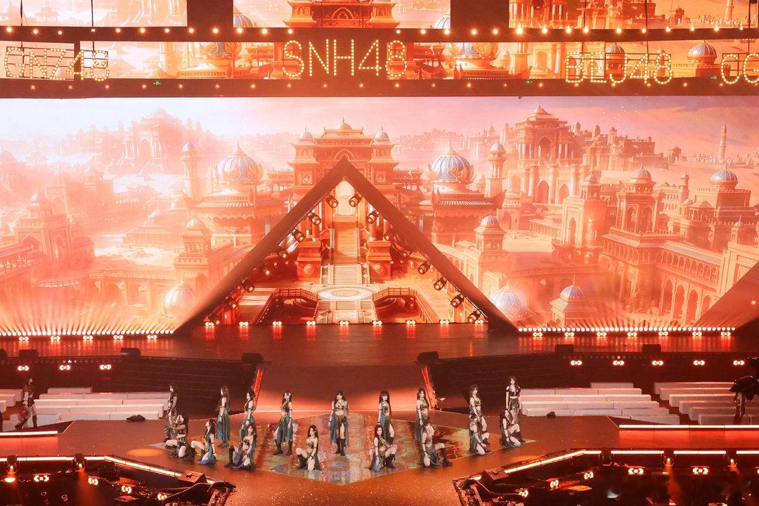 SNH48十三年汇报单曲目连唱、SNH48十三年金曲串烧谁懂养成系偶像独有的浪漫