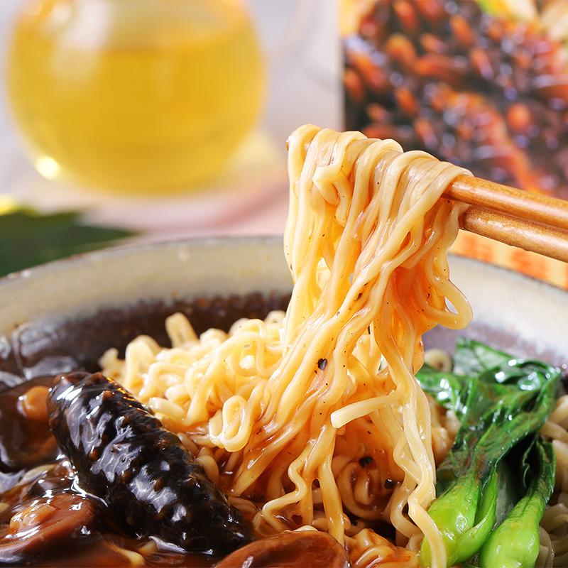 近日，有网友曝光，和府捞面的一碗面售价为40元，但实际经营中却出现亏损，引发了不