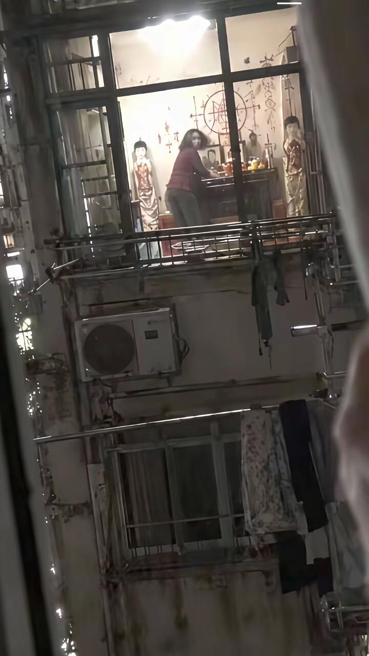 网友:首先我是唯物主义者  其次我想搬家 ​​​