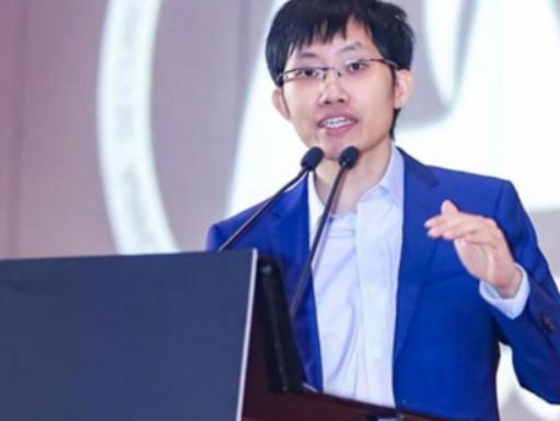 不到一年，被捧上神坛的“英雄”成了“人人喊打的过街老鼠”，国家是时候出手管管AI