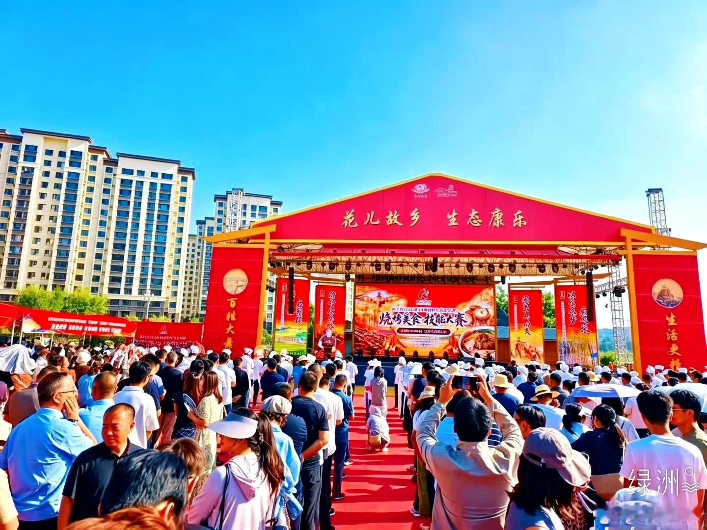 小烧烤，大产业 别小看一串烧烤，它背后是康乐县推动乡村振兴的大文章。8月8日的大
