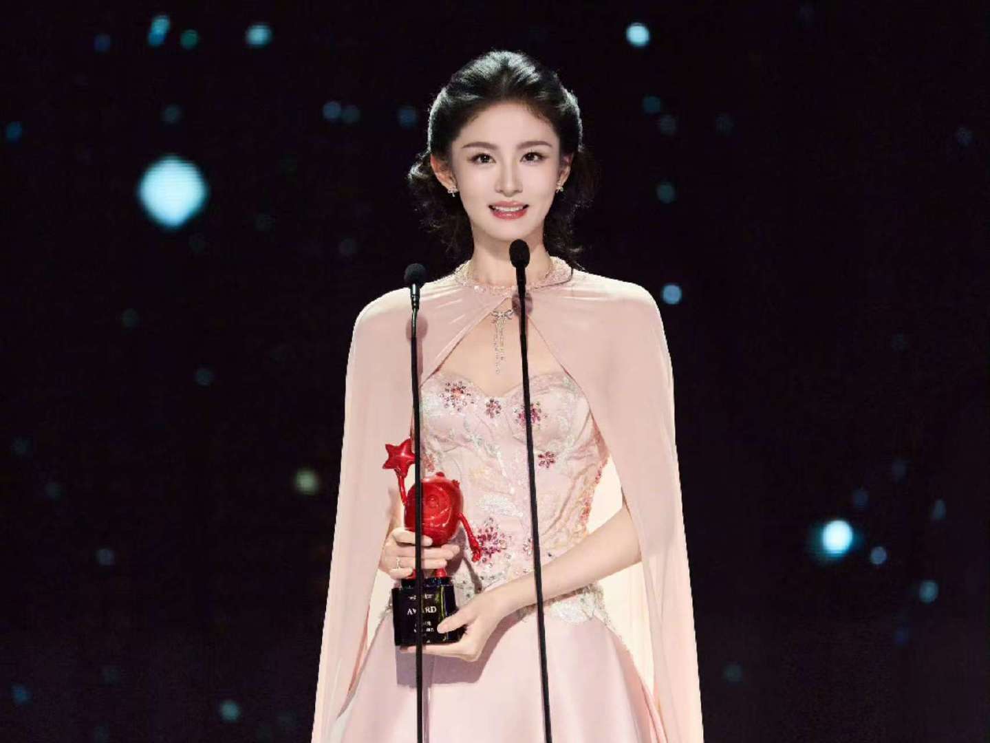 于正回应赵晴瘦成纸片人了于正瘦从来不是衡量一个艺人是否合格的标准  好 赵晴付出