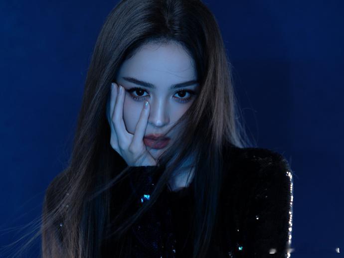 娜扎这个身材曲线就是说娜扎这个身材曲线实在是太赏心悦目了，真的很难不爱这样美丽的