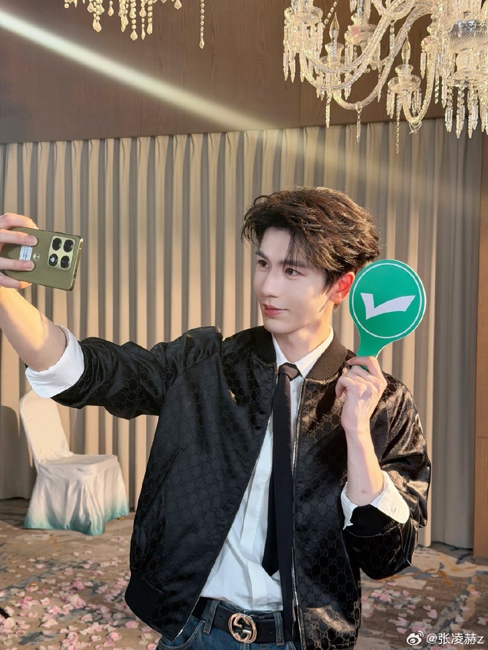 张凌赫跟扫描仪一样张凌赫眼神饭撒 张凌赫 
