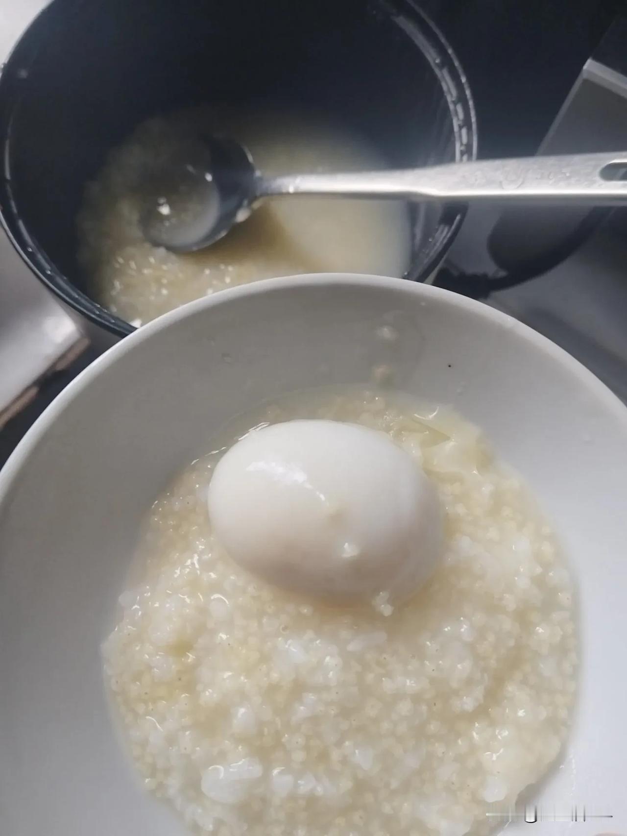 胃癌一年后的今日饮食
今早吃了小米粥，外加一个鸭蛋，鸭蛋是徒弟自家养的土鸭蛋，味