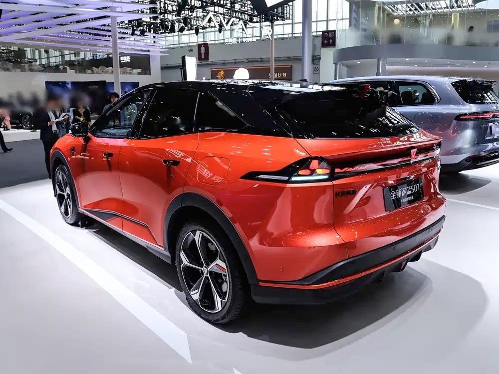 深蓝S07中型增程SUV，定价亲民，低通勤用车成本，普通家庭代步热门选择。深蓝S