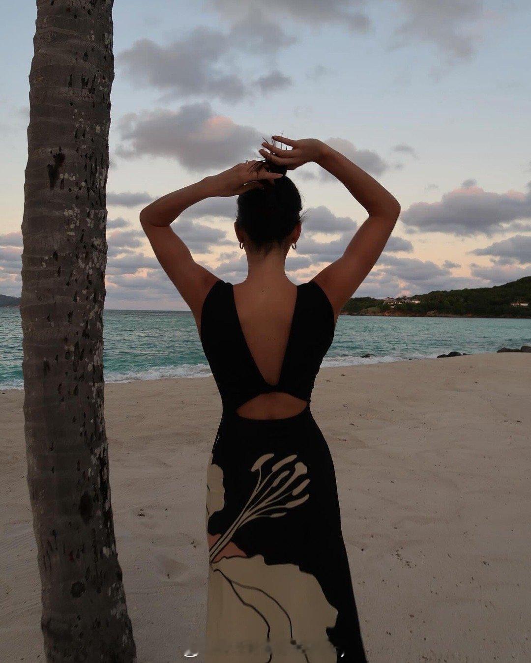 Kendall Jenner肯豆ins晒照，模特的身材比例真优越！ ​​​