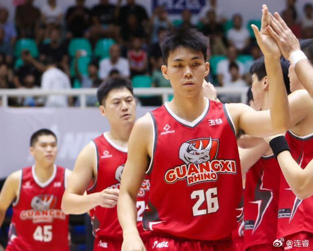 庞峥麟在第四节打满10分钟，这早已经不是他第一次在末节当“小外援”。虽然同样久负