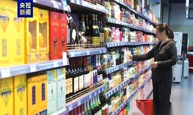 一位美籍华人说，欧美为什么不待见中国？因为人家饮料卖10块，你非要去卖5块。
这