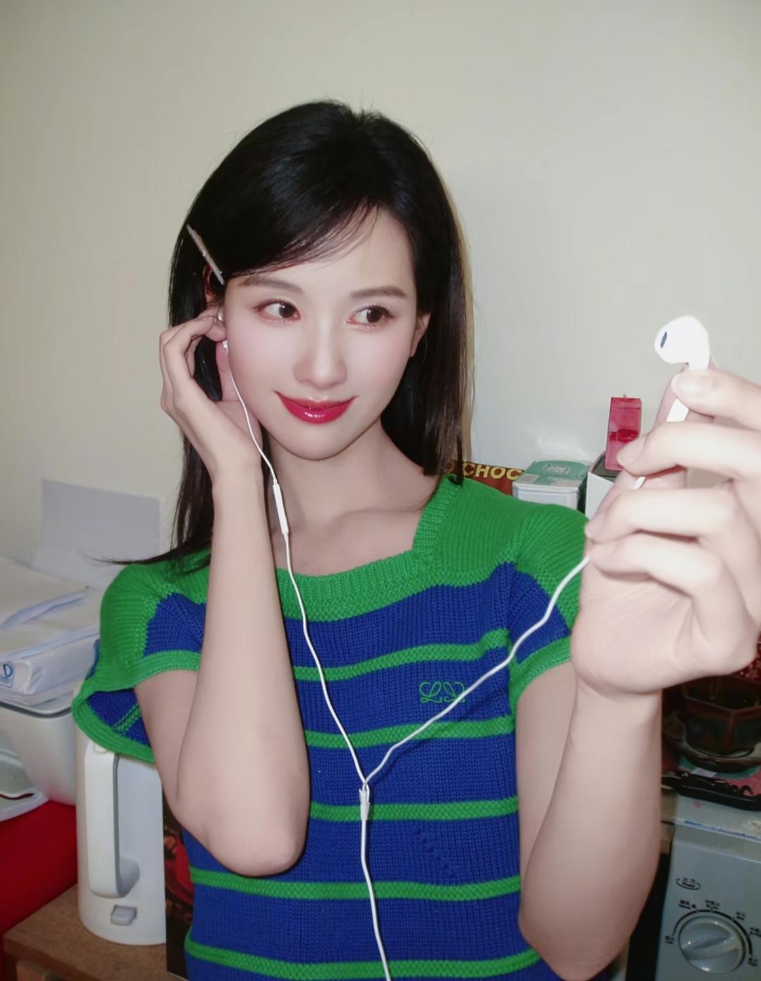 陈都灵说，
她到现在，
都不会说闽南话。

虽然从小在厦门长大，
但就是不会说闽