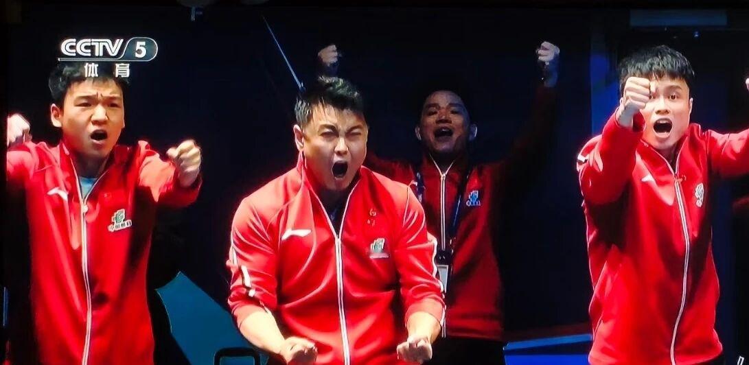 国乒男团世乒赛加油✊

国乒男团已经走出了小组赛连败的阴影，昨天3:0复仇韩国晋