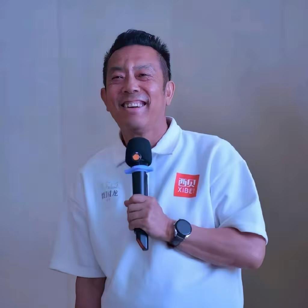 老贾关店百家，还赌咒发誓力挺华与华，这不叫豁出去，这叫情义障目！企业经营至此，不