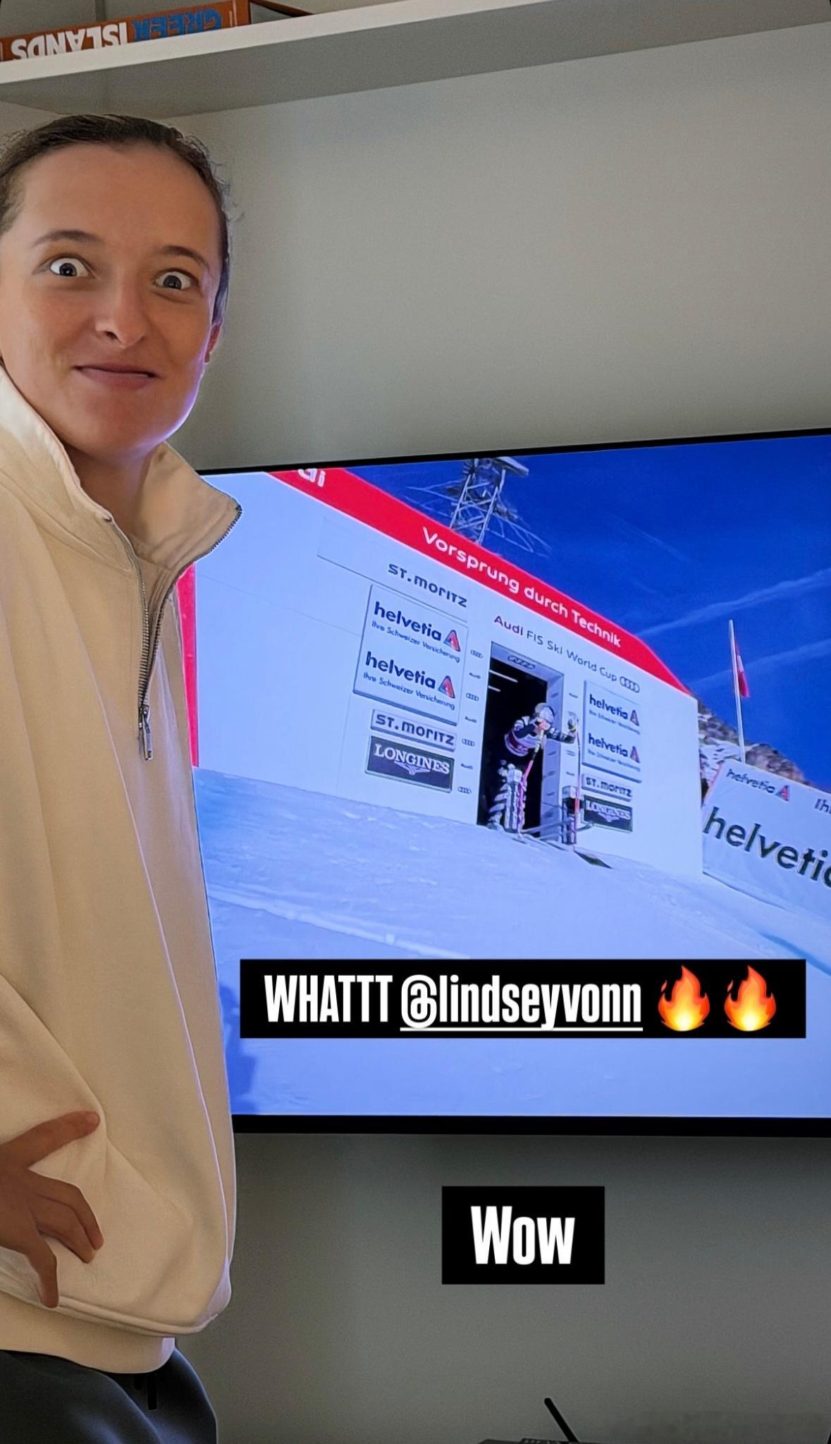 斯瓦泰克！！！震惊ingIga在家里电视机前收看琳赛·沃恩的世界杯比赛！！！wt