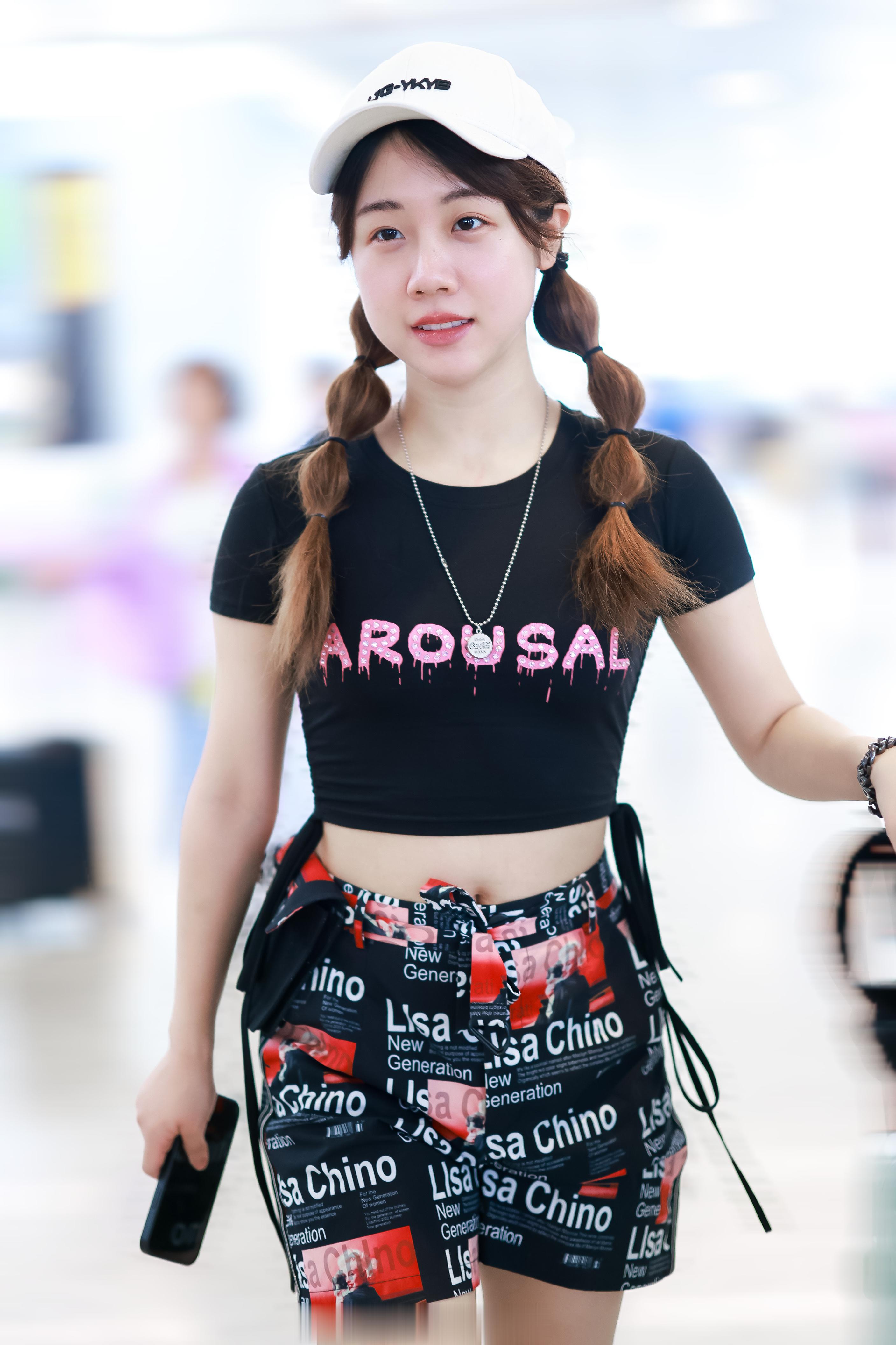 #石玺彤[超话]# 上海✈️青岛 ​​​