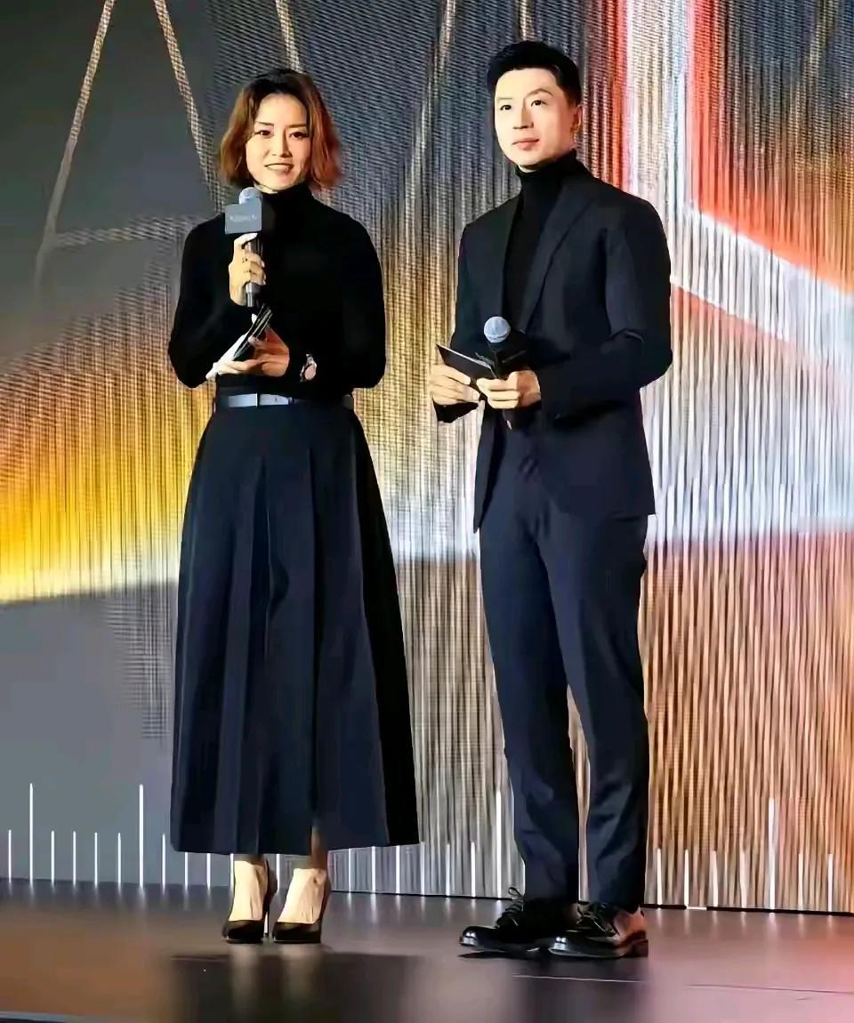 如果让马龙来住持春晚，大家说说收视率会不会很高呀，马龙的形象气质一点儿也不输任何