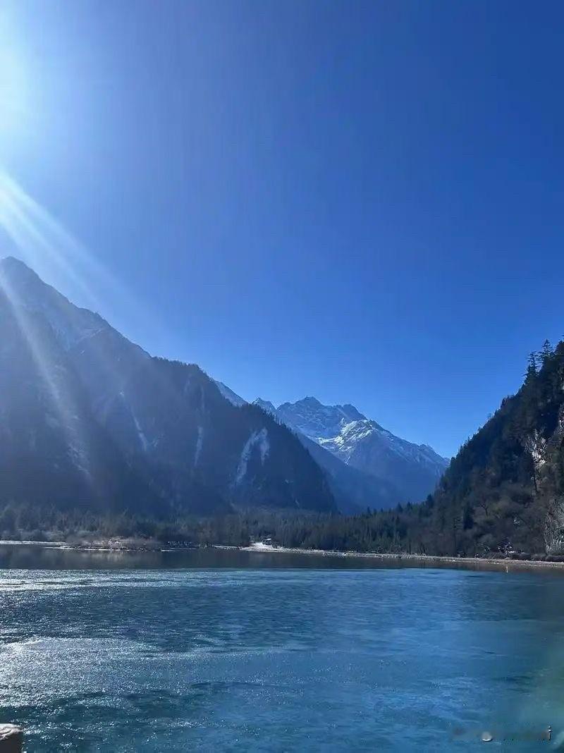 人生路不可能一路平坦，总要经历波折。愿我们踏实前行，快乐生活，走好自己的人生路。