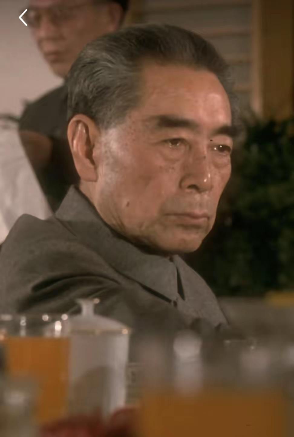 一张旧照直击人心 周总理毕生操劳只为家国百姓
 
一张记录周总理晚年工作瞬间的照