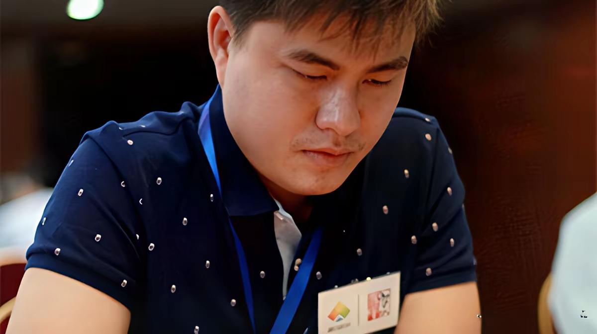 巅峰对决，春丘大叶杯曹岩磊赖理兄十番棋大战结束。
十番棋大战，
第一天两个人惊险