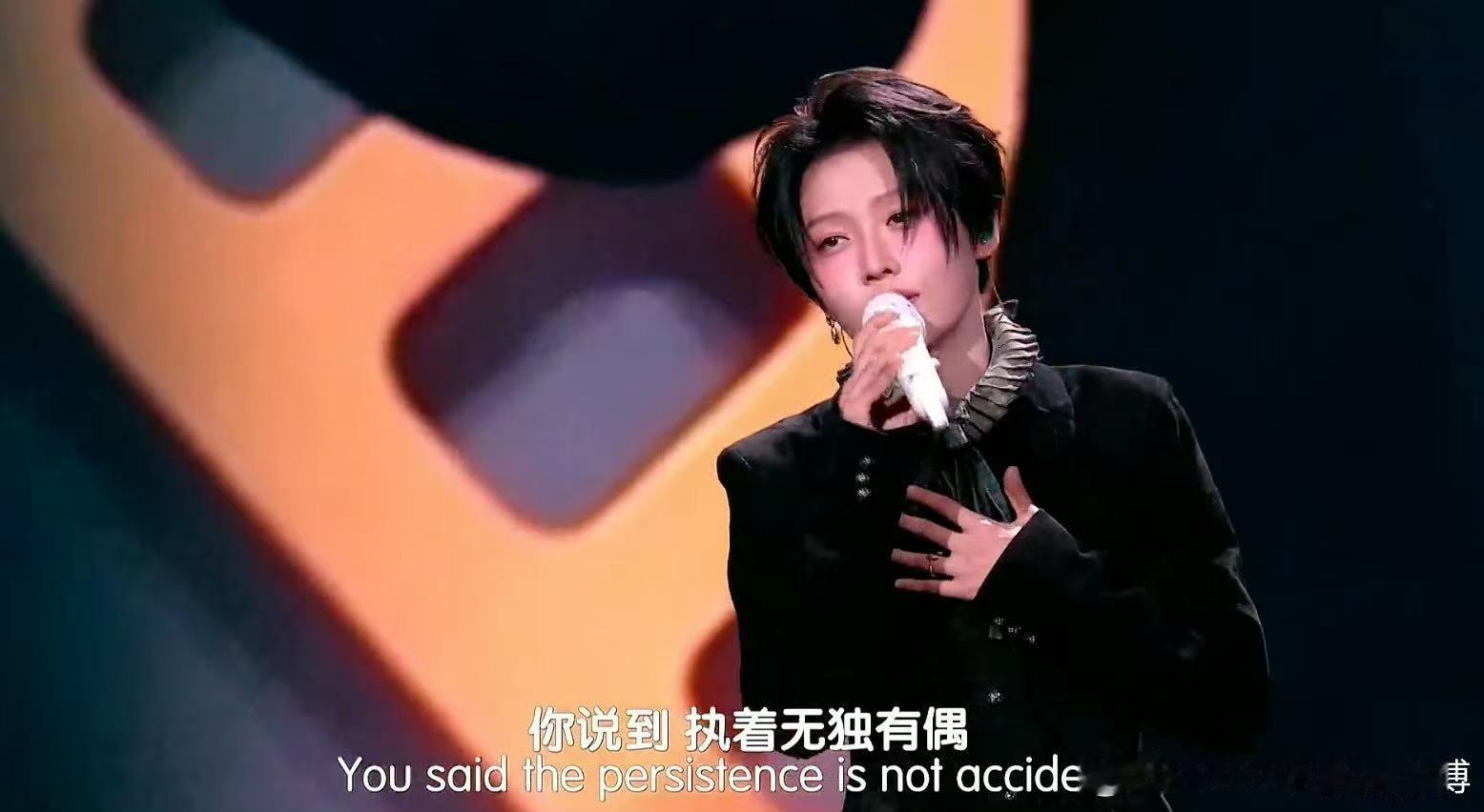 刘雨昕压轴 压轴出场，注定不凡。刘雨昕用一首《忽然想起来》收尾，治愈嗓音像月光洒