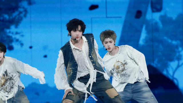 #张奕然[超话]# 

《请在我坠落前到来》三机位精剪

📹：260814 Day2

-#张奕然 