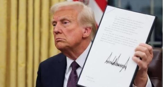 韩国一个军事专家，直接把话挑明了，他说，现在这个世界上，没有任何一个国家敢动，一