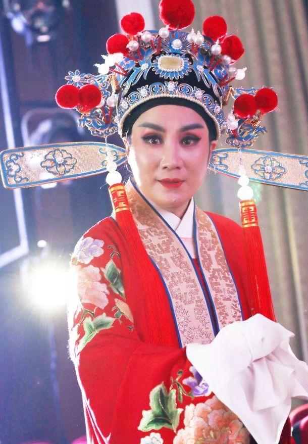 爆款标题：《湖北老乡的“冤案”揭秘：陈世美其实是忠臣？别再被“抛妻弃子”误导了！