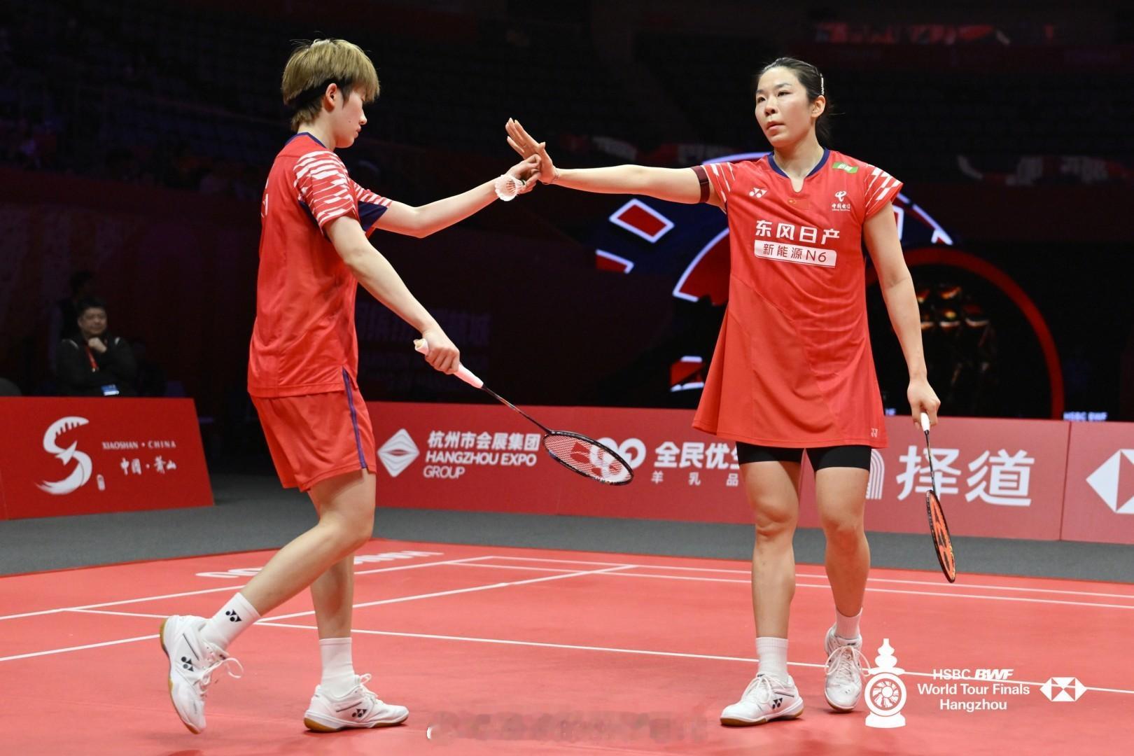 Q：小贤没有接受采访就先回去休息了，是有什么伤病吗？贾一凡：嗯，她是有点不舒服。