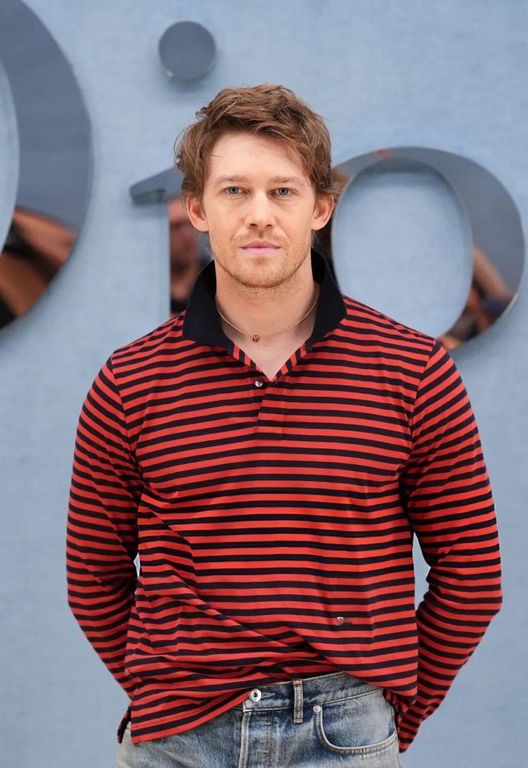 Joe Alwyn 作为英国演员，以出演《比利·林恩的中场战事》（2016）、《
