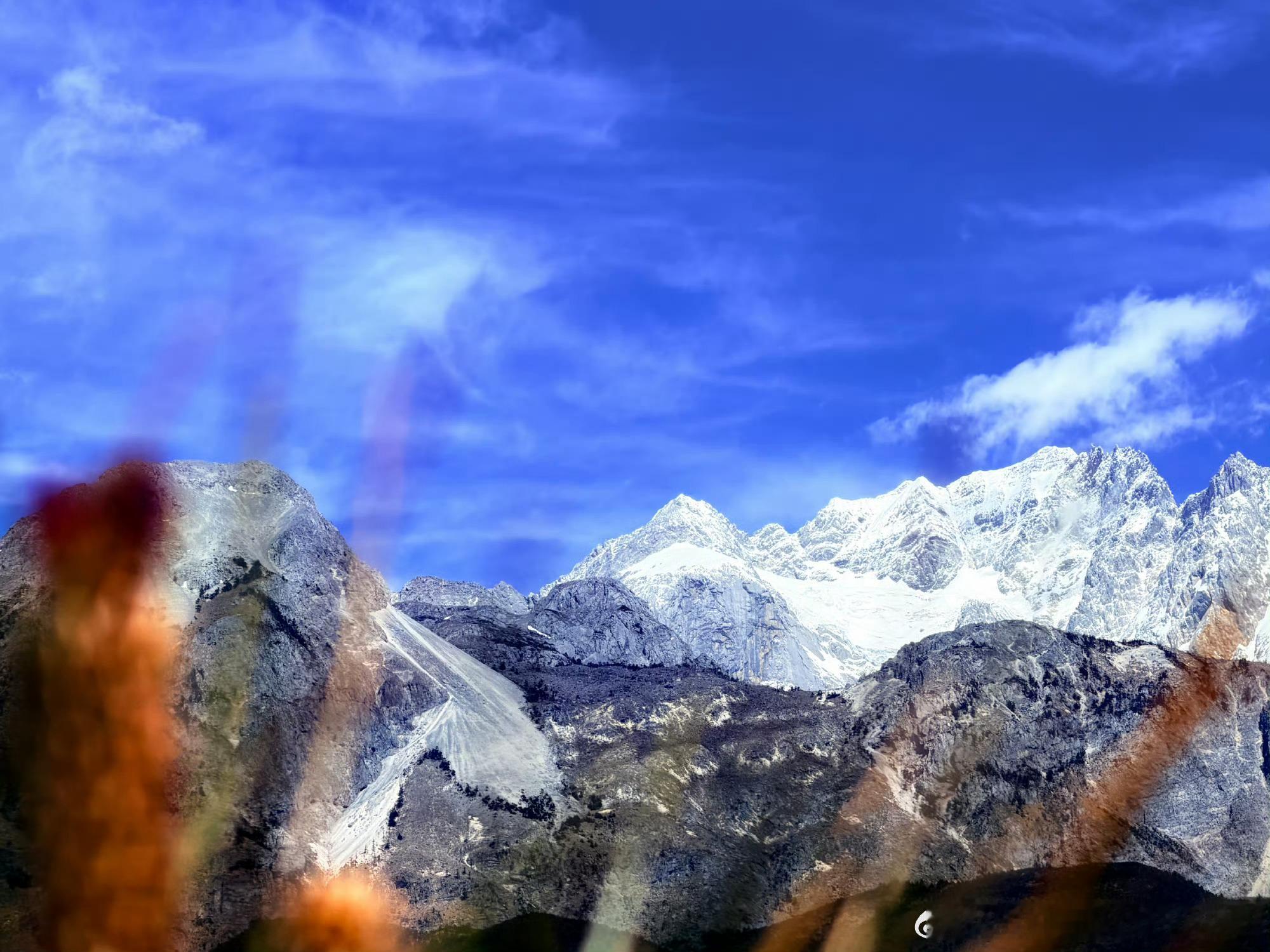 黄俊捷分享云南风景，好漂亮，雪山湖泊，风吹草低见牛羊！ 