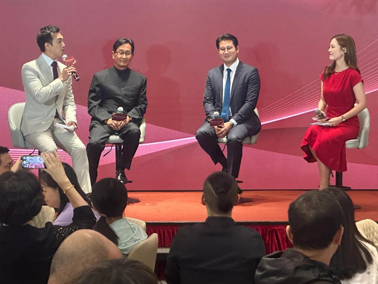 股市烟花庆国庆
中国股市的ABC，在国庆节的前一天，突然发生巨大的逆转。
9月3