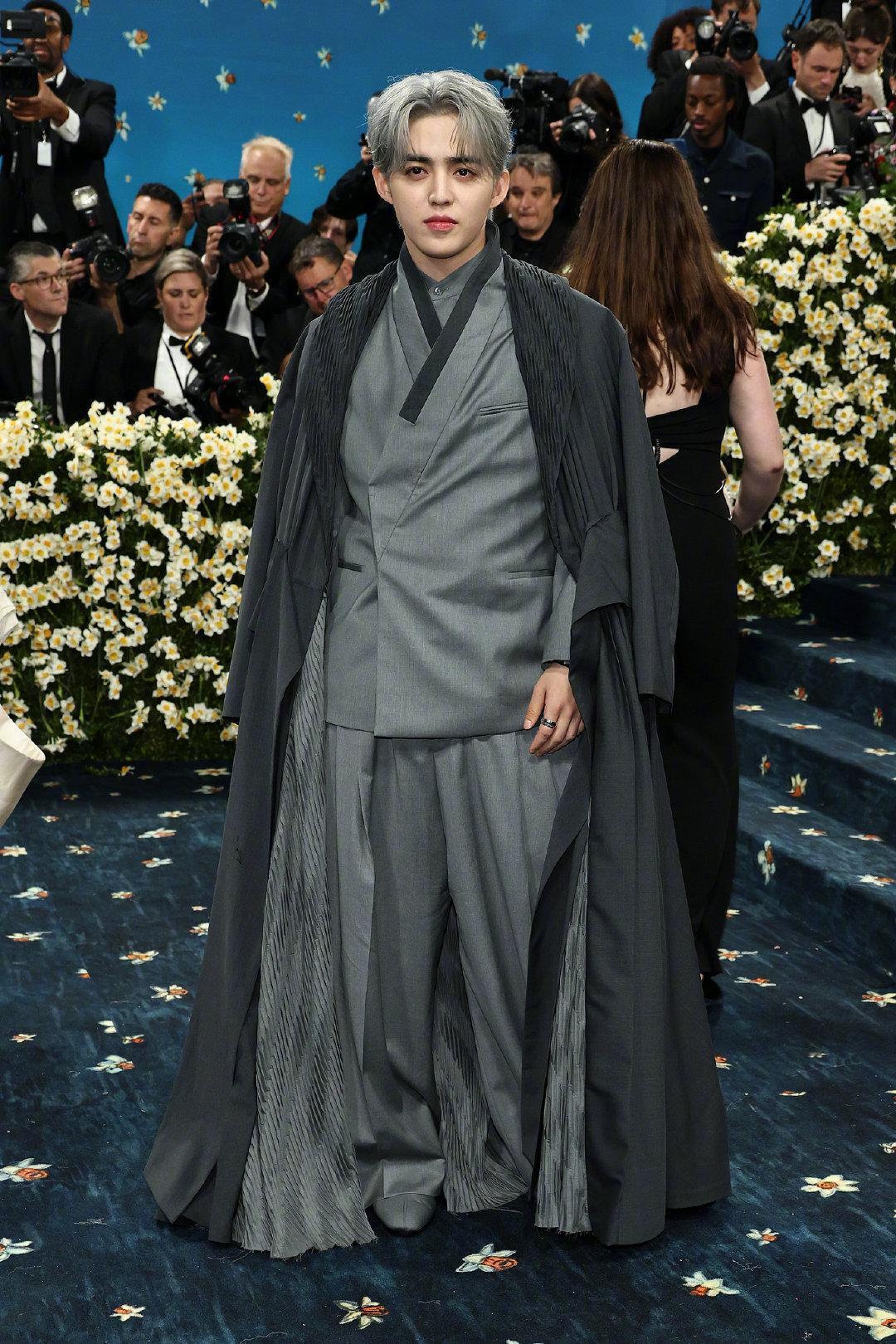 崔胜澈 × Met Gala 2025.S.COUPS 身穿 BOSS 特别定制