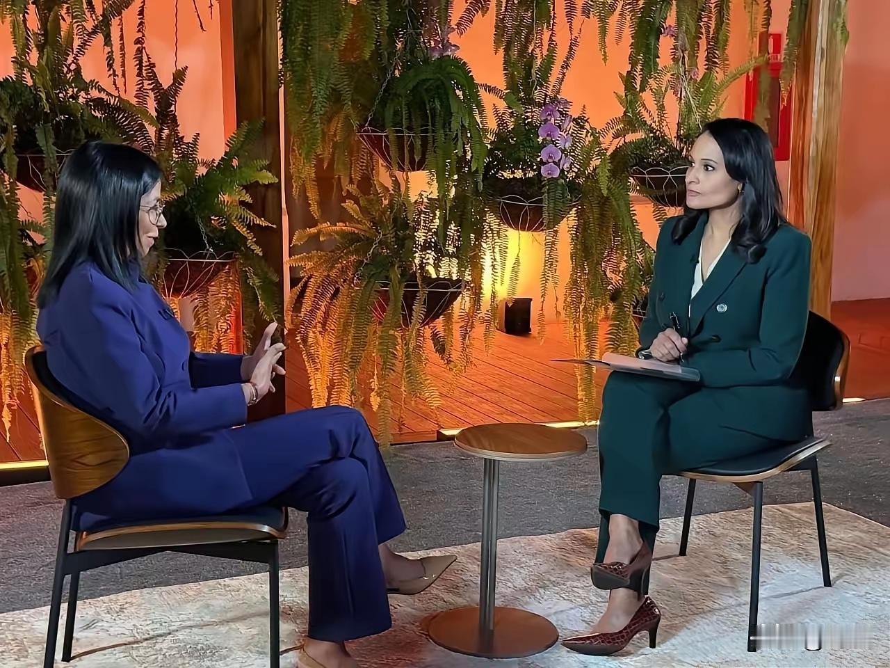 委内瑞拉代总统当然是个明白人，总统卫队头子，军队一些高级军官让她给撸了，不然明天