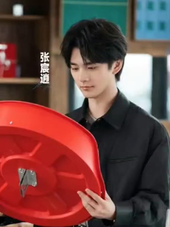 亲爱的客栈领跑周五黄金档白月光一回归，收视直接稳坐周五黄金档！一开播就热度拉满，