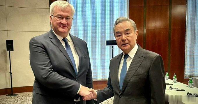 乌克兰多家媒体报道，乌克兰外长西比加称，收到了中国外长王毅的邀请，将访问中国。目