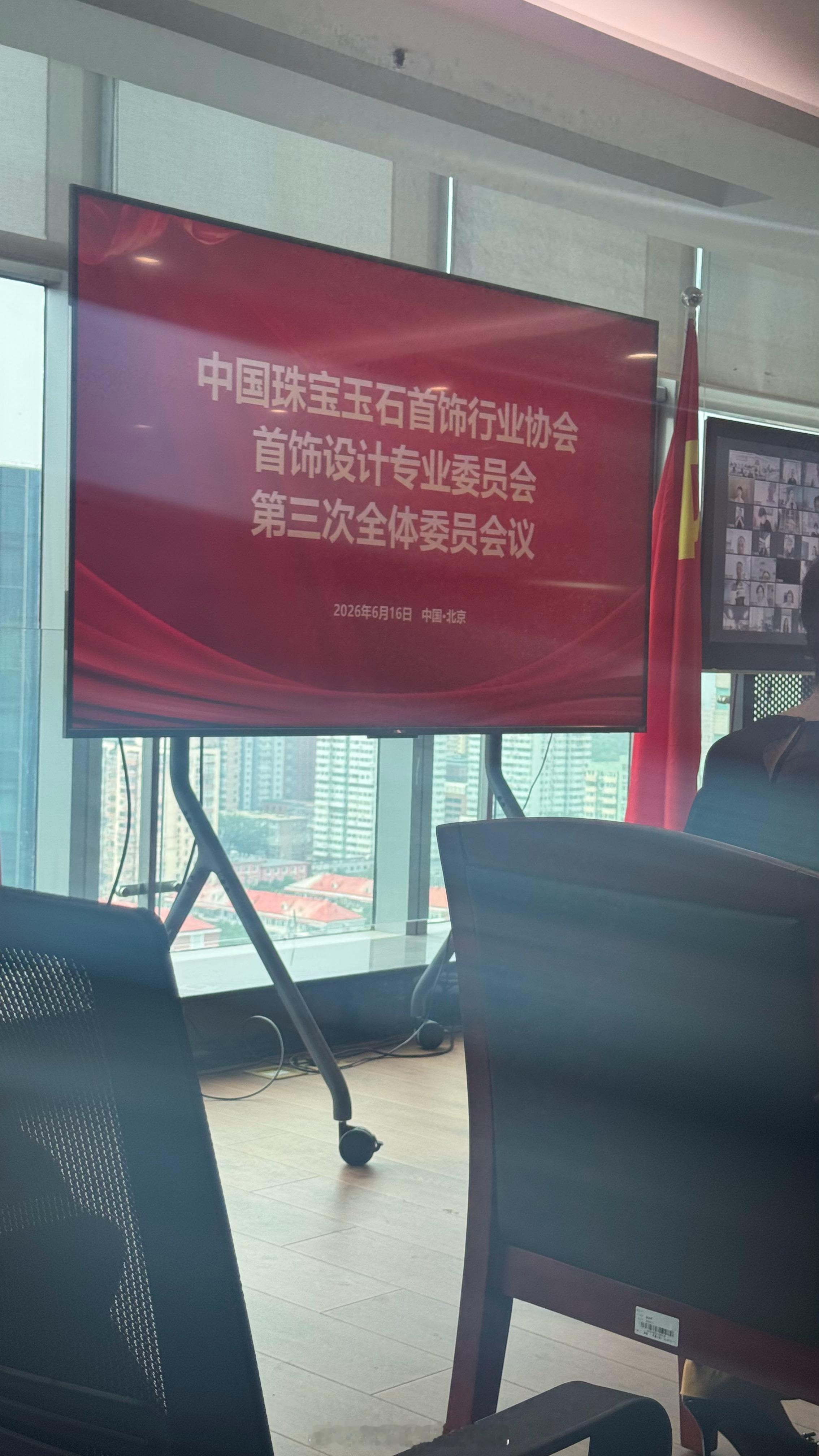 陪我聊一会儿吧。 