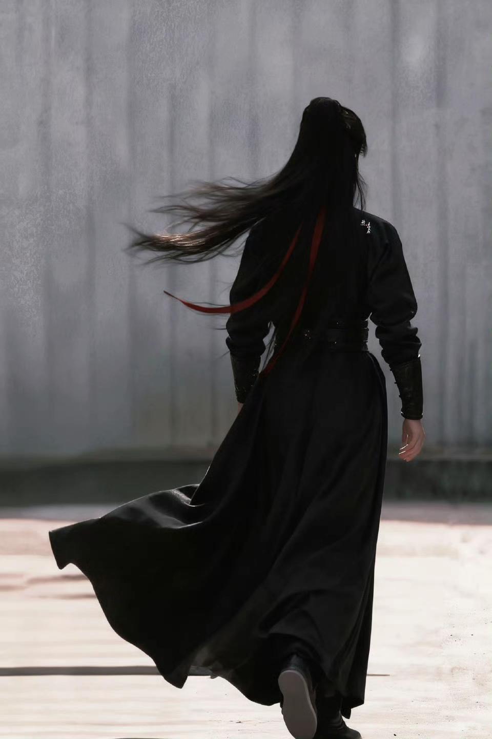 背影也惊艳！

谢景行