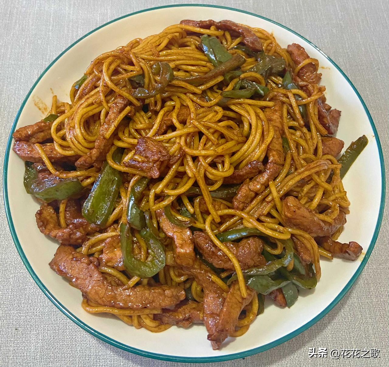 抵住了什么夜宵吃了早餐不吃，效果一样的歪理邪说，赶紧来尝尝惦记一了晚上的炒面早餐