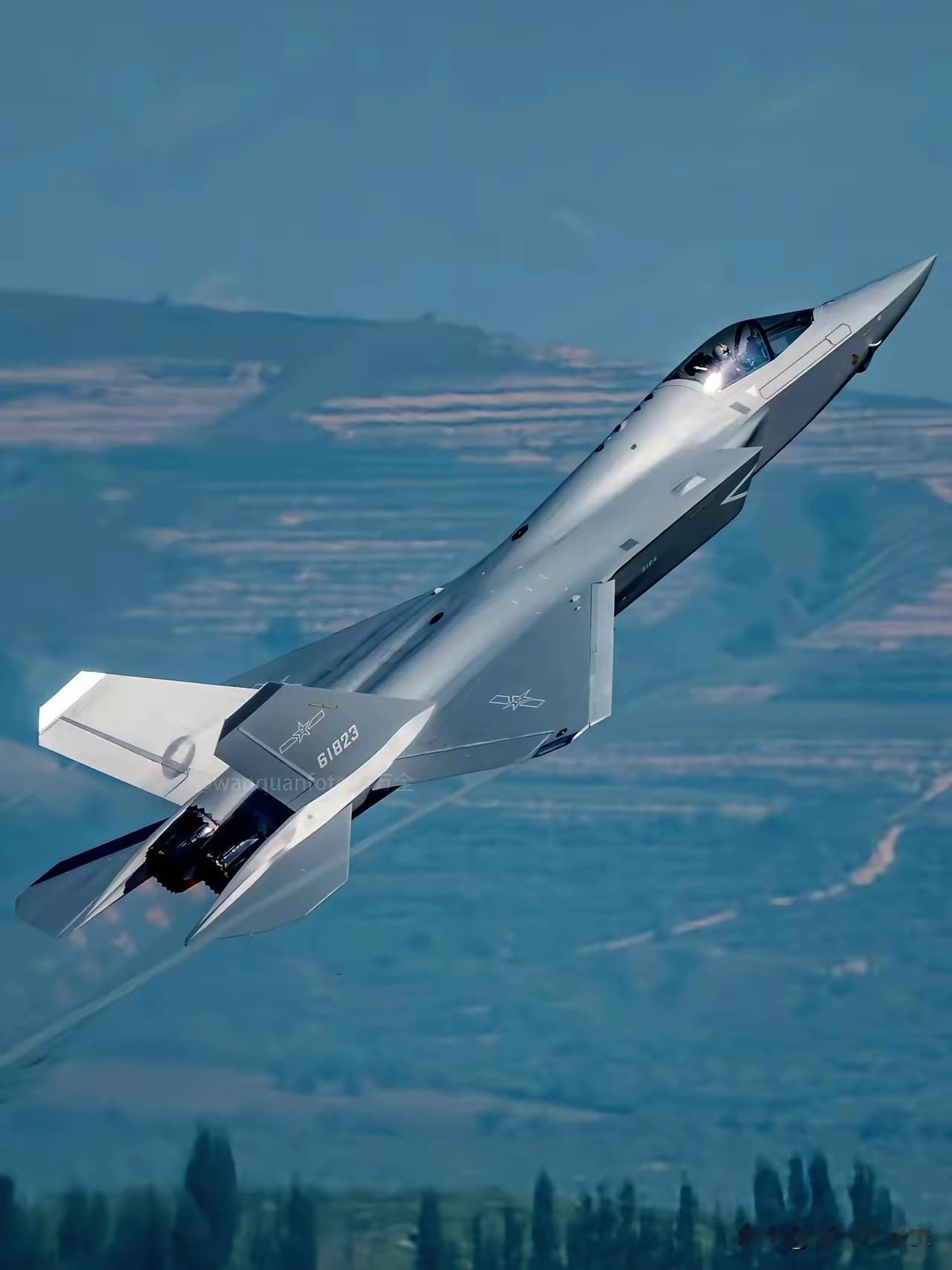 中国太空造超级金属铌合金
“超级金属”太空铌合金，能承受2400摄氏度的高温而不