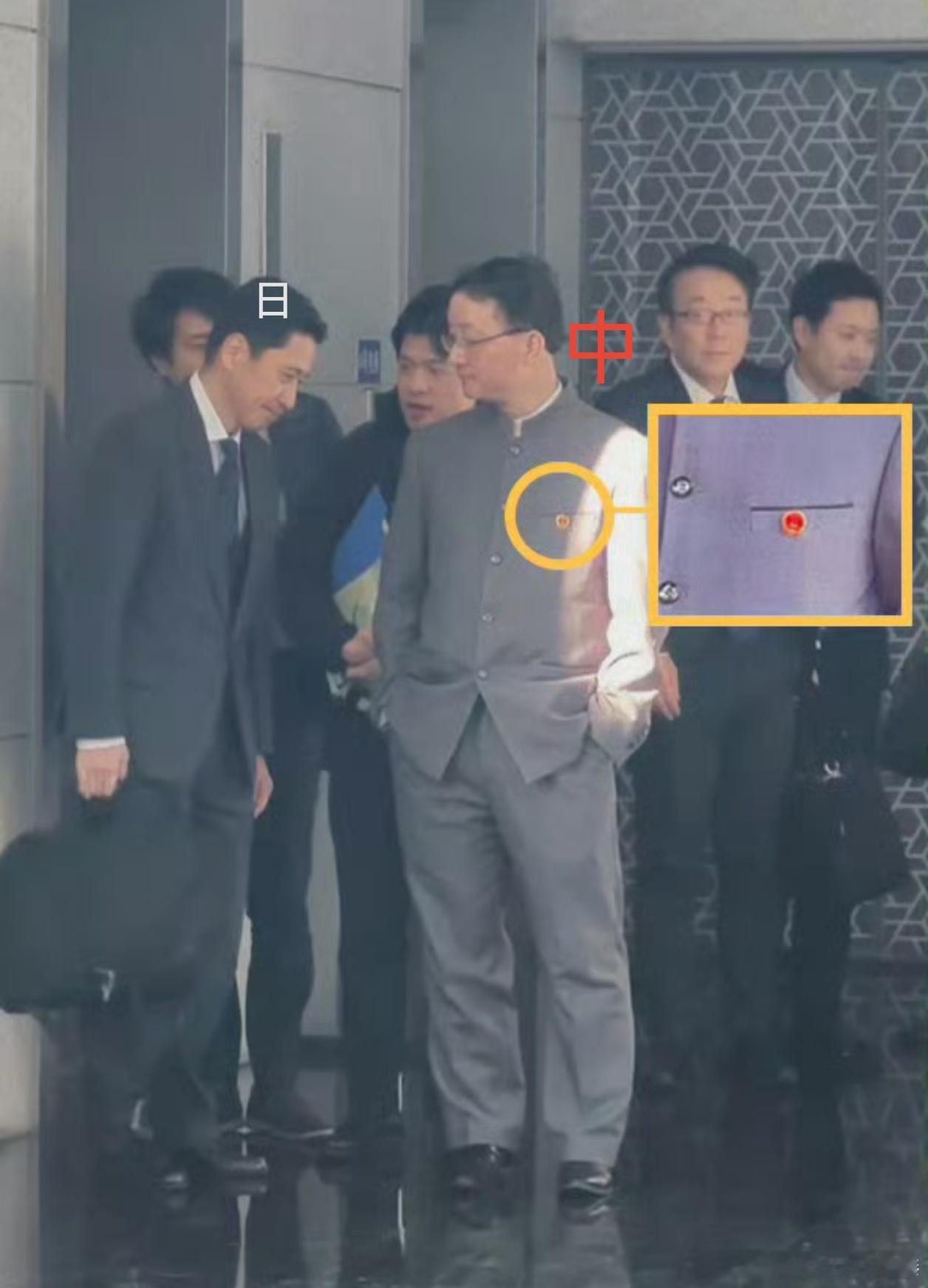 双手插口袋，我有我姿态，有派！ 