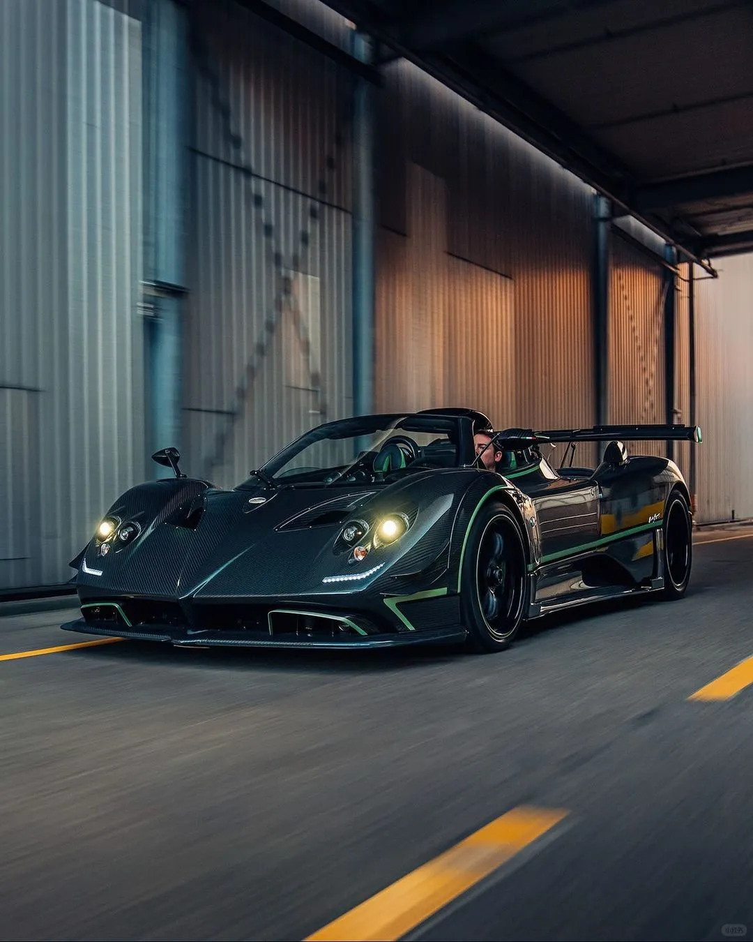 > Pagani Zonda