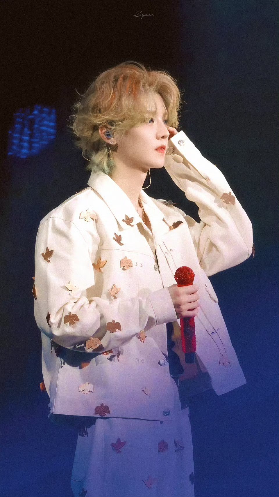 同样是早期四大顶流，为什么只有杨洋一直被质疑真实性？貌似鹿晗 吴亦凡 李易峰都没