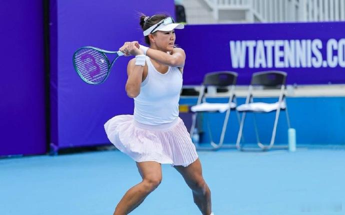 郭涵煜遭遇新赛季开门黑奥克兰250赛女单资格赛第一轮，郭涵煜4-6/0-6惨败赫