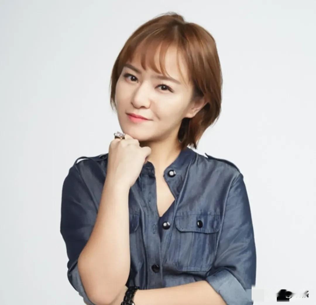 笑果文化的思文生孩子了。
要知道思文曾在节目中毫不掩饰对“母亲”身份的抗拒。
因